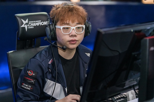 PawN professional League of Legends player portrait