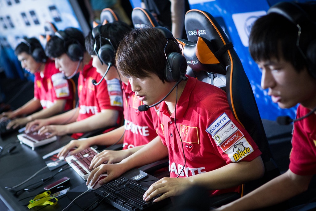 WeiXiao professional League of Legends player portrait